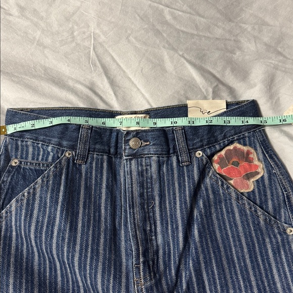 We The Free Farm To Peach Jeans 28 embroidered farm animals sold out barnyard - Picture 9 of 11
